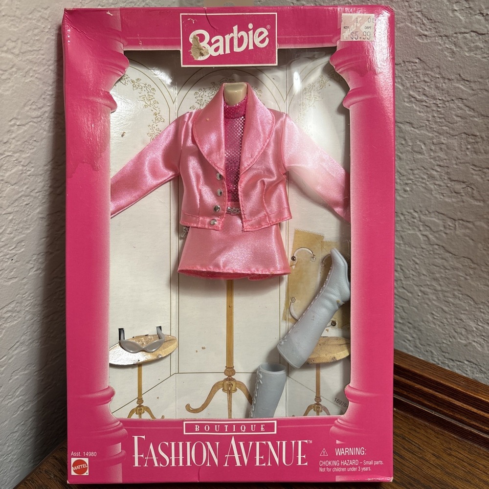 Barbie Boutique Fashion Avenue Pink Suit, Boots, #14980 NIB Loose Accessories